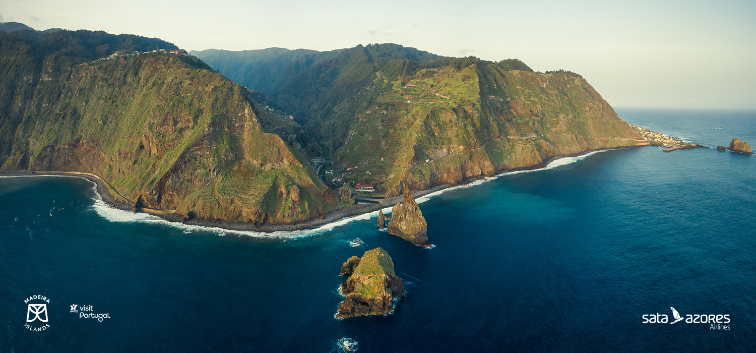 Vista aérea da costa da Ilha da Madeira